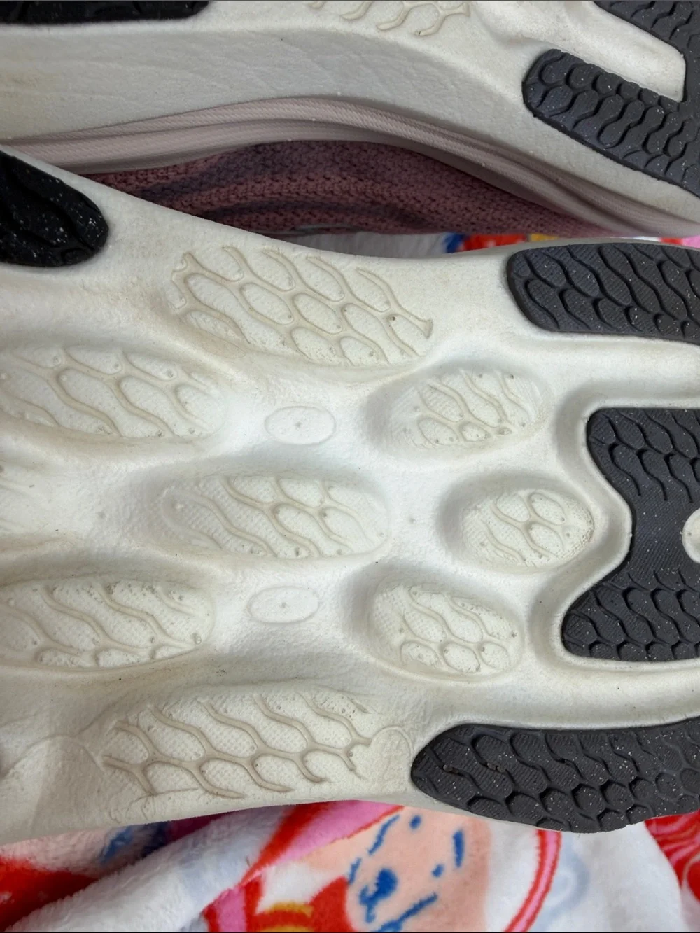 New Balance Women's EUC 1080v15, size 8 - Picture 8 of 15
